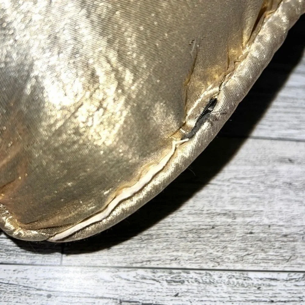 N/A gold trim